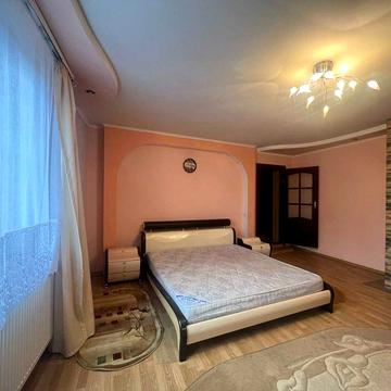 Велика 3к квартира в самому центрі з паркомісцем