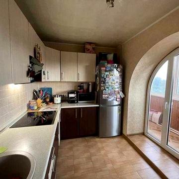 Продам 2-комнатную квартиру в центре города