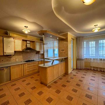 Продаж великої 3к квартири в центральній частині міста вул.Коновальця
