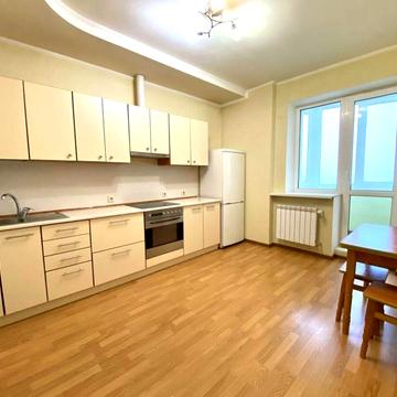 Срібнокільська вул., 12