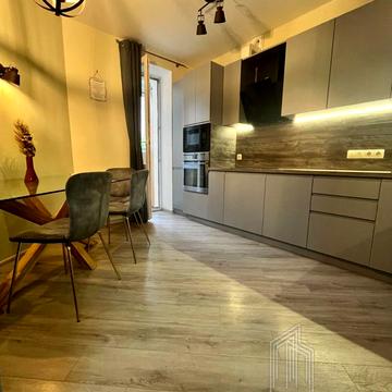 Салютна вул., 1-Б