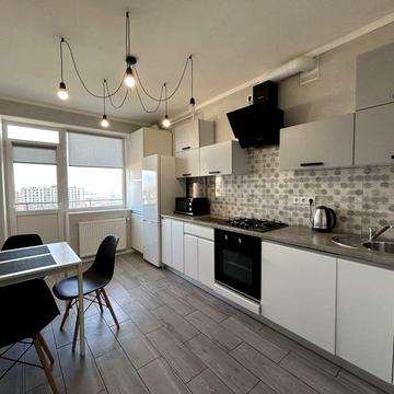 Оренда просторої 2-кімнатної квартири поруч з центром