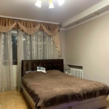 Русанівська набережна вул., 8