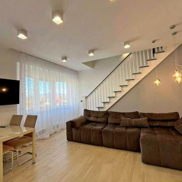 Здається трикімнатна велика квартира