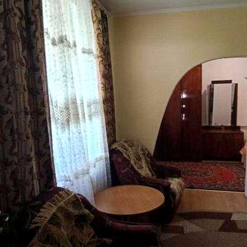 Продається квартира на власній ділянці землі.