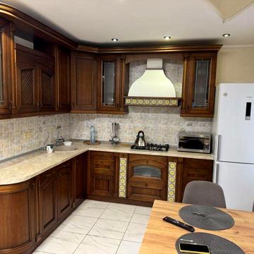 Сдам дом Фонтанка 3,Молодежная.Мнсто под авто