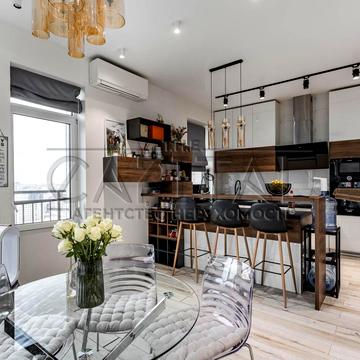 Ділова вул. (Димитрова), 4