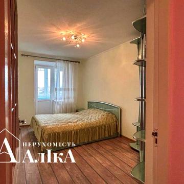 Продам 3-кімнатну квартиру в новому будинку з меблями!