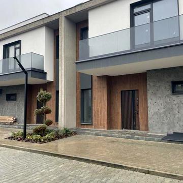 Готовий котедж, дуплекс 2,5 км від Львову ,Залізничний район.