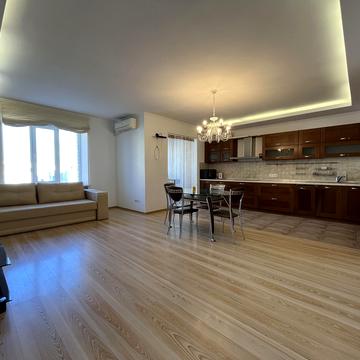 Анни Ахматової вул., 31