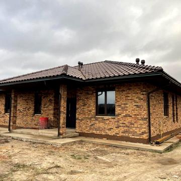 Зоряна вул., 15