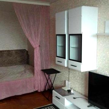 Сдам большую 1-к квартиру в кирпичном доме
на ж/м Тополь 1