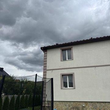 Великий будинок біля Велесу Метро