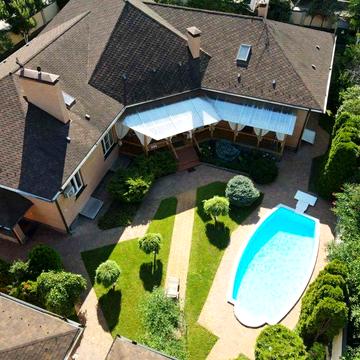 Добротний будинок з басейном у лісовій Бучі