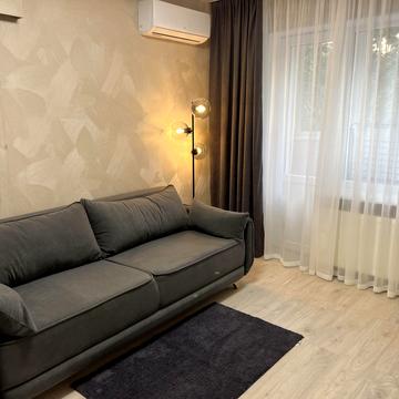 Європейського Союзу просп. (Правди), 70-Б