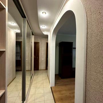 Продаю 3-кімнатну квартиру з автономним газовим опаленням.