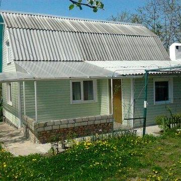 Продається господарство з невеликим будинком та землею 0.83 га. в селі