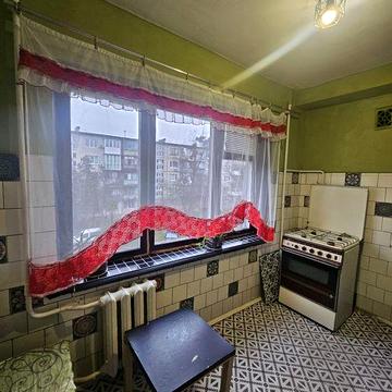 Продаж 2к Виговського (  Маршала Гречка) 20в, під ремонт.