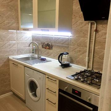 Оболонська пл. (Дружби Народів СРСР), 3