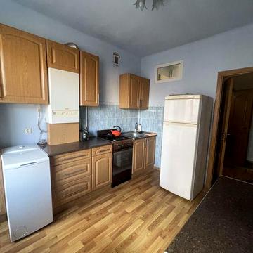 Квартира в центрі міста(ЦУМ),закрита теориторія, велика кладова