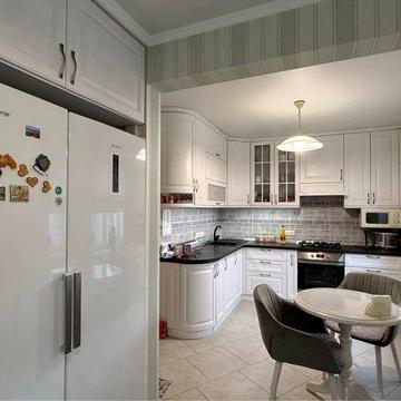 Продаж 4 кімнатної квартири поруч із парком