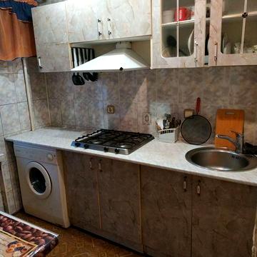 Сдается 2х комнатная квартира ст.метро Дарница