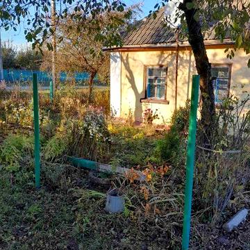 Продається будинок з земельною ділянкою