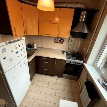 Бакинська вул., 37