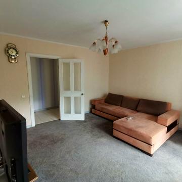 Євгена Патона вул., 27