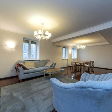 Ярославів Вал вул., 11