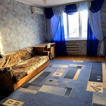 Ореста Левицького вул. (Академіка Курчатова), 7