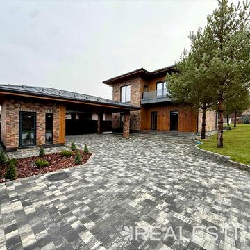 Якісний будинок з газовим опаленням, лазнею та терасою у с. Гореничі