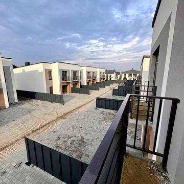 Продаж готового таунхаусу з міськими комунікаціями