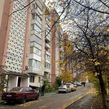 Продаж 3 кімнатноі квартири в цегляному будинку покращене планування