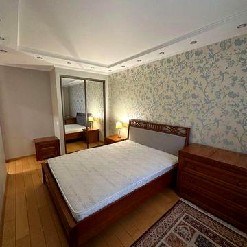 Центр,Печерськ,метро,євроремонт. Газ.Без комісіі.