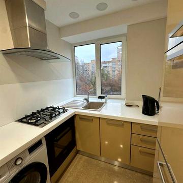 Центр,Печерськ,метро,євроремонт. Газ.Без комісіі.