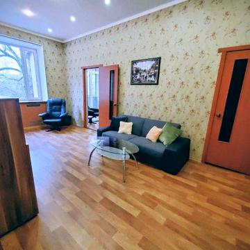 Продам на Соборній затишну та теплу  2-кімнатну квартиру.