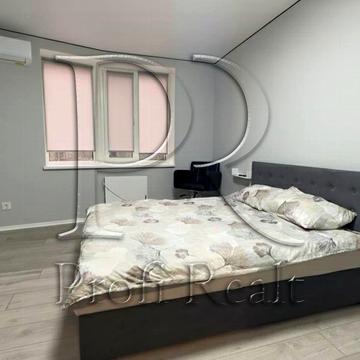 Героїв Небесної Сотні просп., (Будинок 20/10)