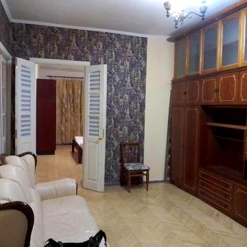 Світло завжди! Центр, Липки, добротна 2-кім. сталінка, біля м.Кловська