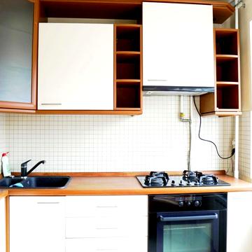 Гната Юри вул., 8