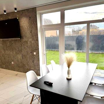 Сучасний заміський будинок в оренду, 6 км від міста