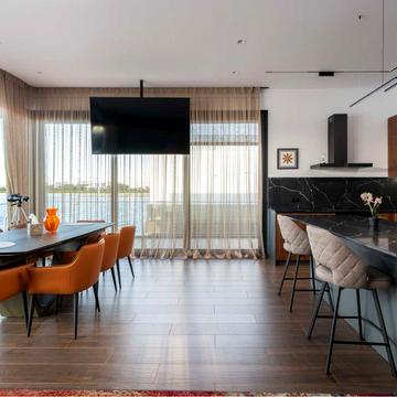 Будинок на воді, на Дніпрі, КМ «Золоче», с. Вишеньки