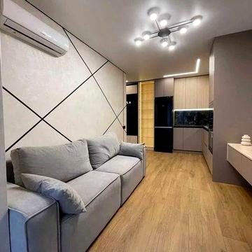 Продаж укомплектованої  1.5-кім  квартири в центрі міста.