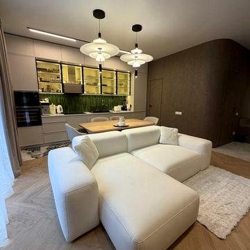 Котедж з ремонтом.район Бам