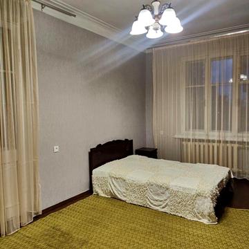 Пилипа Орлика вул., 22/2