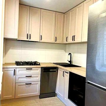 Продам 2х комн кв м Дв Спорта 2/5 с капит ремонтом, меб