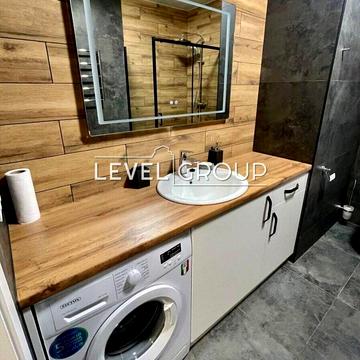 Дніпровська набережна вул., 18-Б