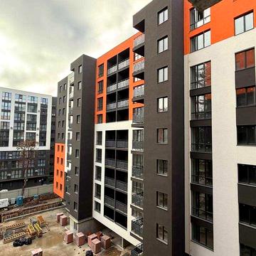 Продаж двокімнатної біля міського парку.