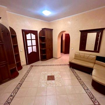 продаж великої 3-кім в центрі міста. початок Коновальця.