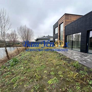 Продаж будинку з виходом на озеро у місті. село Крушинка.